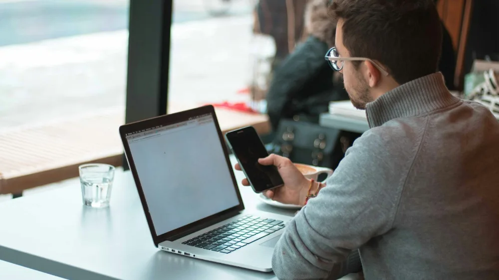 Mobiles Arbeiten mit Laptop